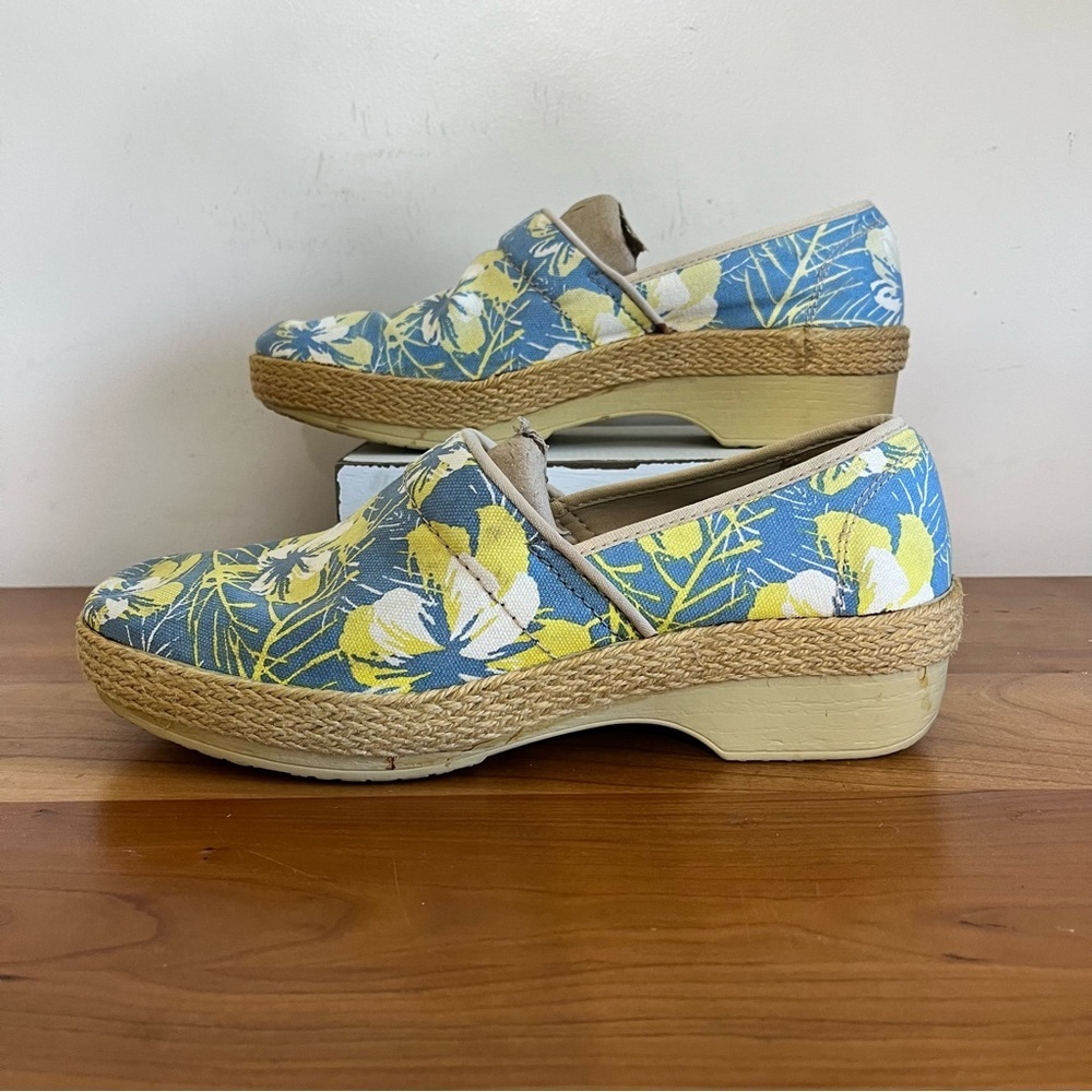 Dansko Floral Canvas Clogs Blue Yellow Jute‎ Wrap Slip Resistant Shoes Size 41